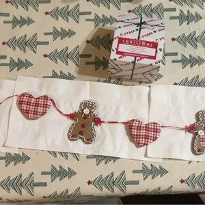 Vintage Charming Red and White Holiday Garland